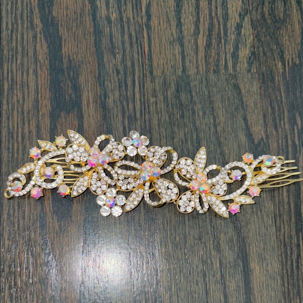 Elegant Gold Hair Accessory for stylish events